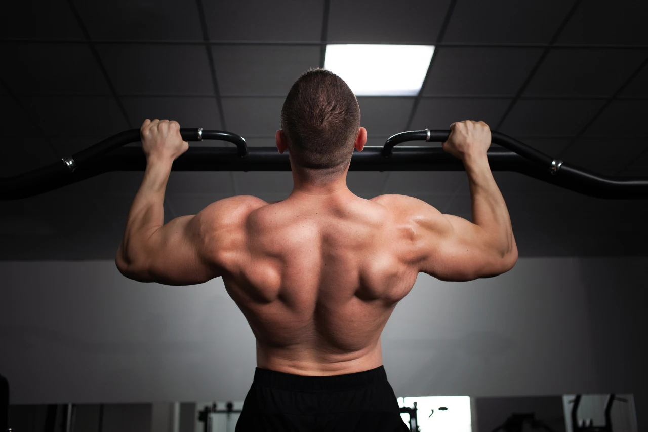 Ryggövningar för en stark rygg - Träna effektivt på gym eller hemma